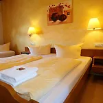 Hotel - Restaurant Hirschen - Werneths Landgasthof Beim Europa- Park Rust 2*