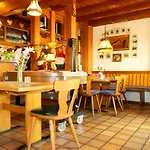 - Restaurant Hirschen - Werneths Landgasthof Beim Europa- Park Rust 2* Rheinhausen