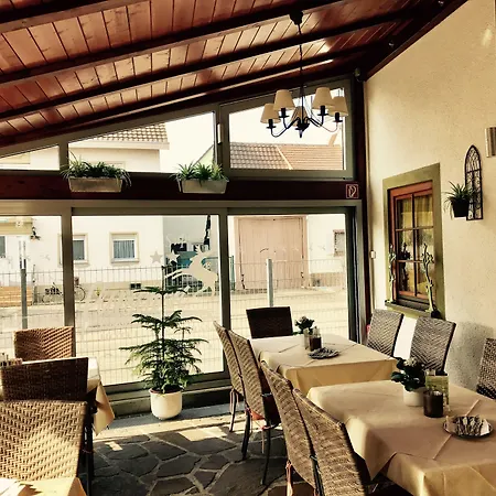 - Restaurant Hirschen - Werneths Landgasthof Beim Europa- Park Rust Rheinhausen