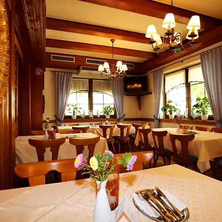 - Restaurant Hirschen - Werneths Landgasthof Beim Europa- Park Rust 호텔 라인하우젠